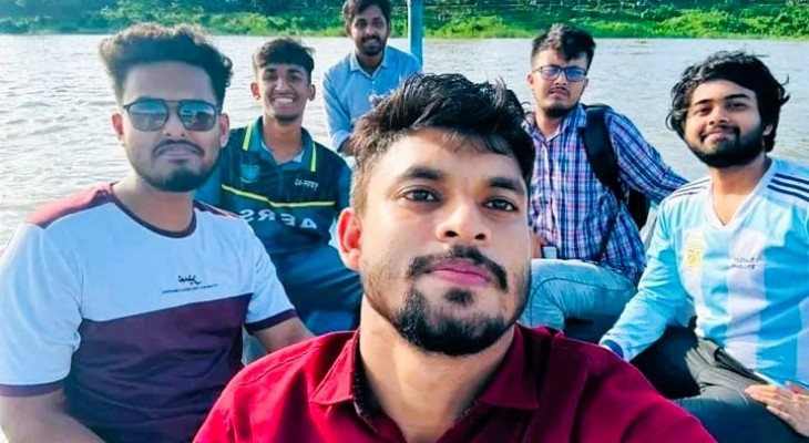 চল, নদীতে নৌকা ভ্রমণ দিয়ে আসি!